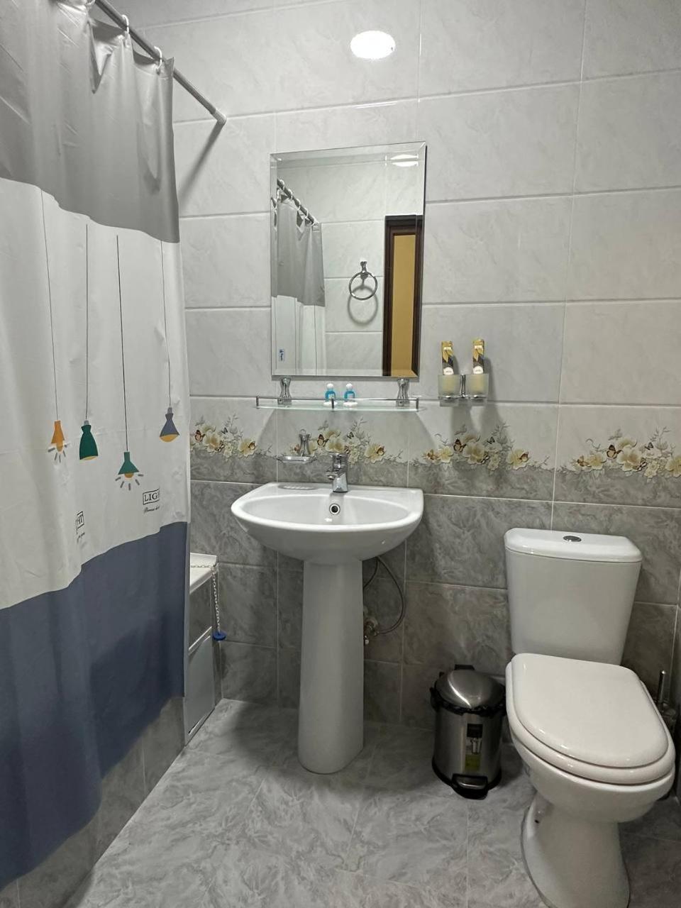 בוקורו Poyi Kalon Teracce Hotel حلال מראה חיצוני תמונה