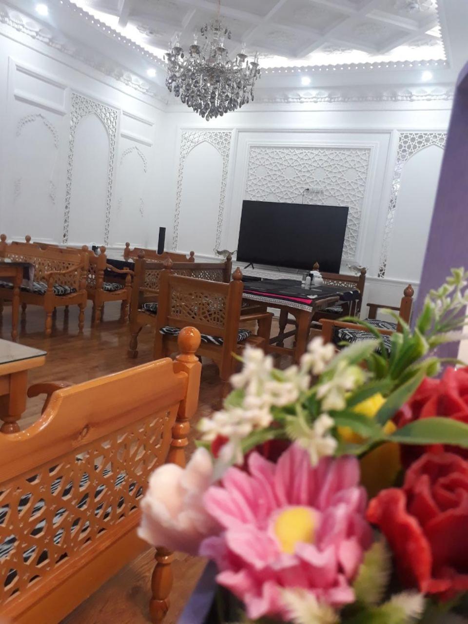 בוקורו Poyi Kalon Teracce Hotel حلال מראה חיצוני תמונה