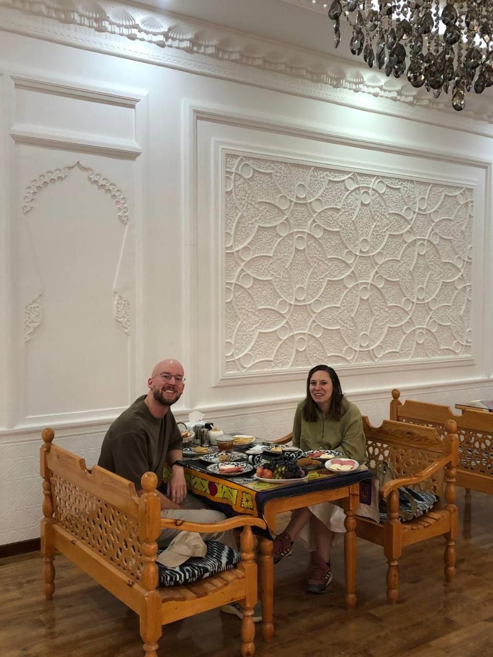 בוקורו Poyi Kalon Teracce Hotel حلال מראה חיצוני תמונה